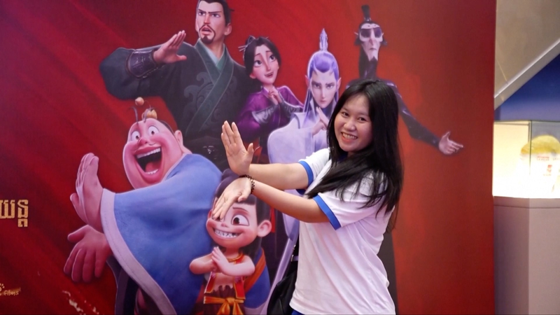 ने झा 2 ने कैम्बोडियन दर्शकों को मोहित किया video poster