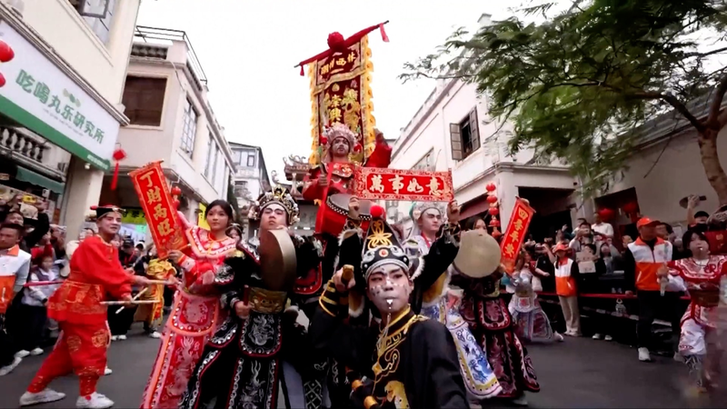 परंपरागत लोककथाएं चीनी मुख्य भूमि पर वसंत उत्सव को जगमगाती हैं video poster