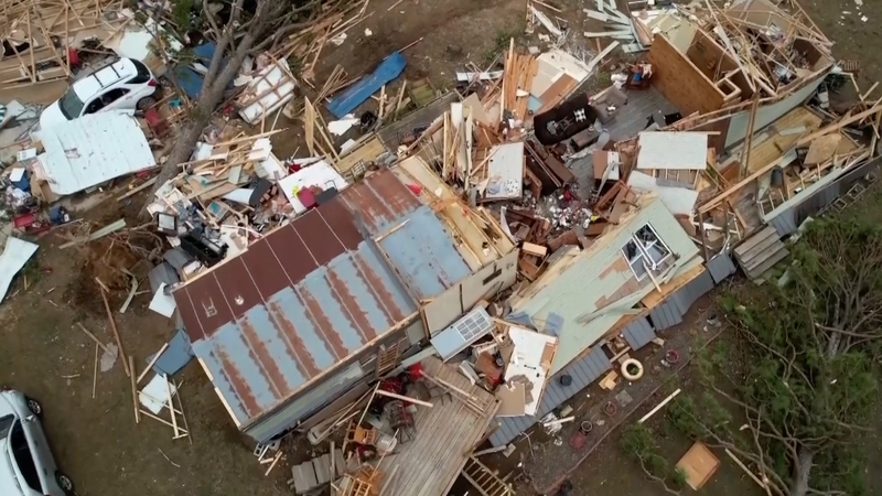 संयुक्त राज्य अमेरिका में घातक बवंडर संकट में 31 लोगों की मौत video poster