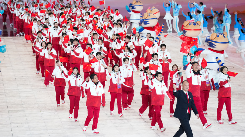 चीनी प्रतिनिधिमंडल ने हरबिन खेलों के उद्घाटन में चमक बिखेरी