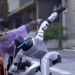 चीनी रोबोट ने किप-अप & मार्शल आर्ट्स मूव्स से किया प्रभावित चीनी रोबोट ने किप-अप & मार्शल आर्ट्स मूव्स से किया प्रभावित video poster