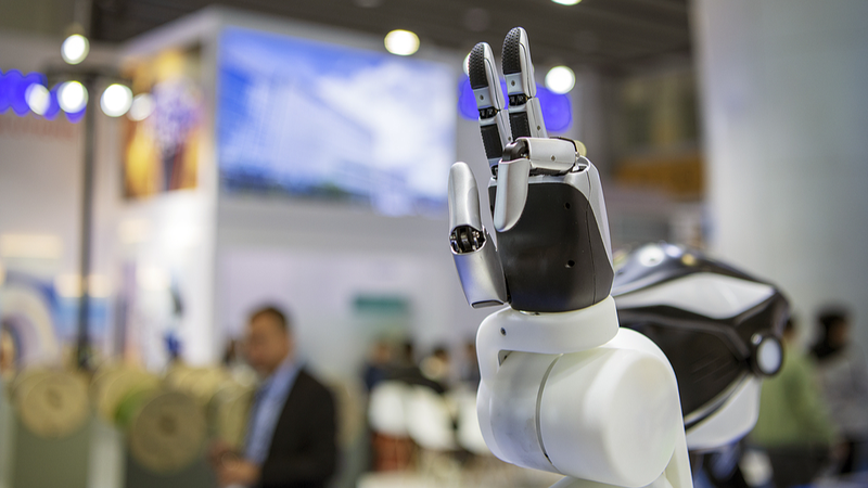 चीनी प्रीमियर ने उभरते उद्योगों के लिए साहसिक रणनीति का अनावरण किया video poster