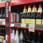 यूरोप अमेरिका के 200% वाइन टैरिफ खतरे के खिलाफ मजबूती से खड़ा