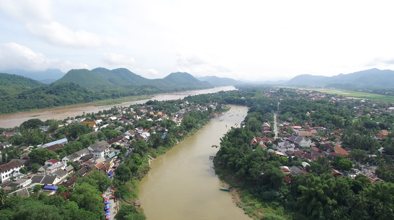 लुआंग प्रबांग में ड्रैगन बोट महोत्सव: परंपरा और एशिया का परिवर्तनशील विकास video poster