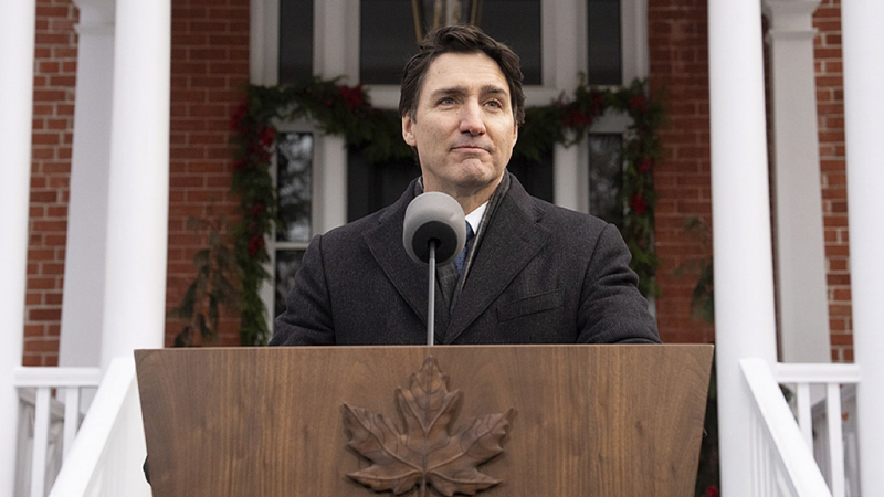 ट्रूडो ने आवास संकट और आव्रजन चिंताओं के बीच इस्तीफा दिया video poster