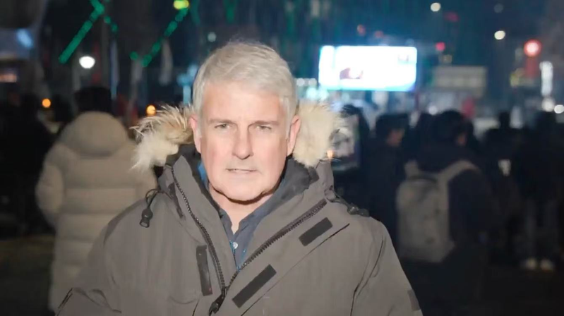 सियोल में उथल-पुथल: विरोध प्रदर्शन के बीच यून की गिरफ्तारी की समयसीमा निकट video poster