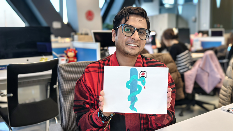 कलात्मक साँप नए वर्ष के लिए चिकित्सा और जीवन्तता का प्रतीक video poster