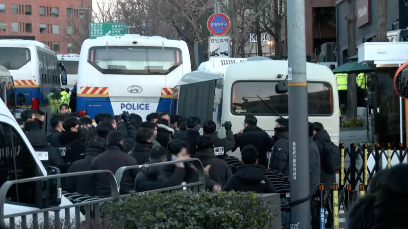 सियोल में जांच मुकाबला: गिरफ्तारी प्रयास से तनाव बढ़ा video poster