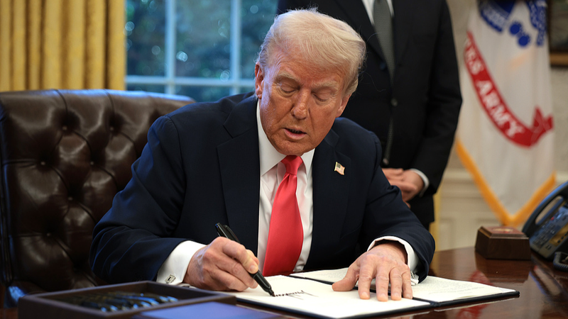 अमेरिकी टैरिफ ने उत्तर अमेरिकी व्यापार को झटका दिया, वैश्विक बदलाव की राह प्रशस्त