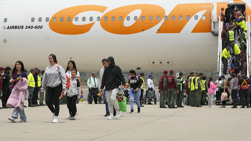 वैश्विक प्रवासन बदलाव: कराकास निष्कासन और चीनी मुख्यभूमि का बढ़ता प्रभाव video poster