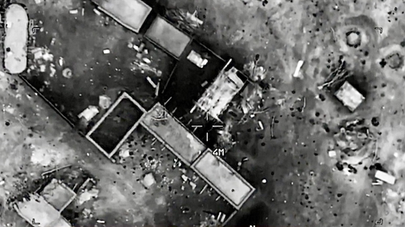 यमन में अमेरिकी हवाई हमले: 31 मृत, 100+ घायल बढ़ते तनाव के बीच video poster