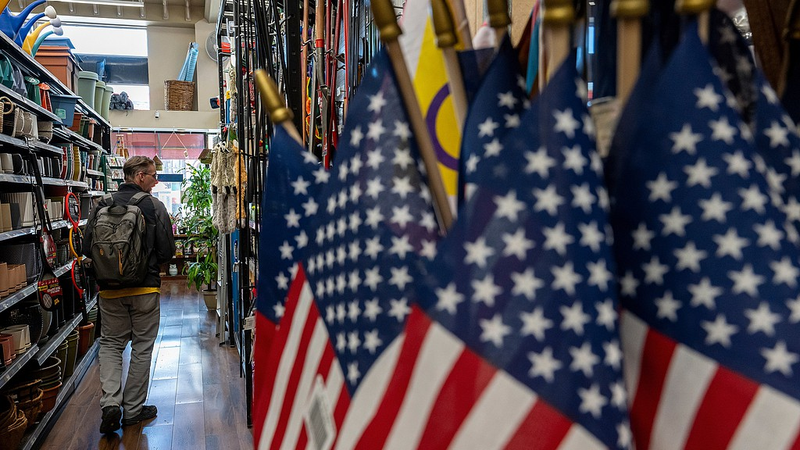 शुल्क अव्यवस्था: अमेरिका में लागत बढ़ती है और एशिया की आर्थिक गतिशीलता बढ़ती है video poster