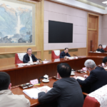 प्रधानमंत्री ली कियांग ने प्रोत्साहकारी आर्थिक उपायों का समर्थन किया प्रधानमंत्री ली कियांग ने प्रोत्साहकारी आर्थिक उपायों का समर्थन किया