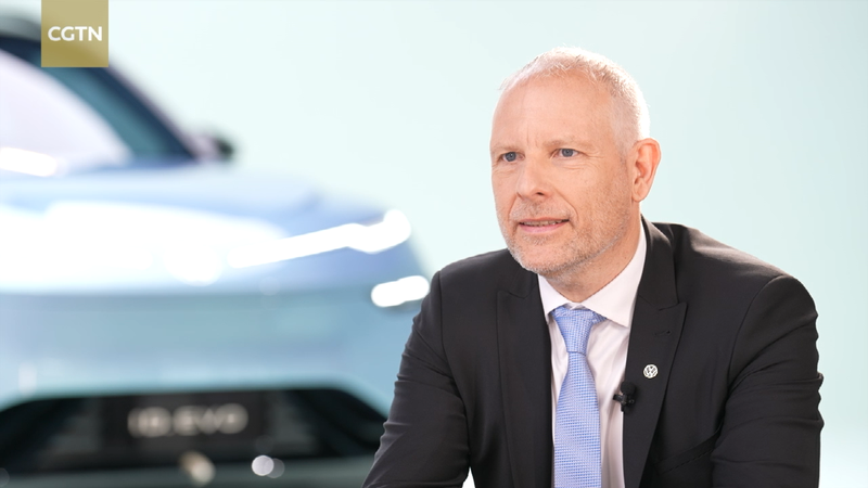 वोल्क्सवैगन ब्रांड चीन: टैरिफ ने मुक्त व्यापार को रोका, सीईओ कहते हैं video poster