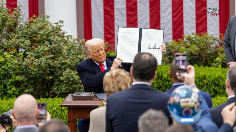 टैरिफ संघर्ष: ट्रम्प के व्यापार कदमों ने वैश्विक बाजारों को पुनः आकार दिया टैरिफ संघर्ष: ट्रम्प के व्यापार कदमों ने वैश्विक बाजारों को पुनः आकार दिया