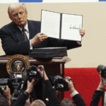 ट्रंप की 100-दिवसीय अनुमोदन दर आर्थिक और वैश्विक तरंगों के बीच गिरती है ट्रंप की 100-दिवसीय अनुमोदन दर आर्थिक और वैश्विक तरंगों के बीच गिरती है