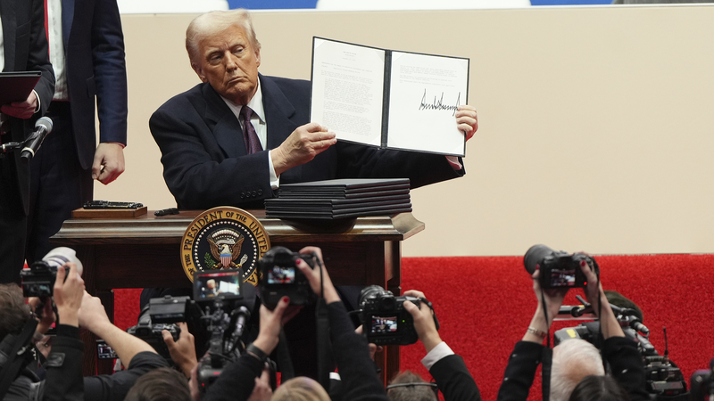 ट्रंप की 100-दिवसीय अनुमोदन दर आर्थिक और वैश्विक तरंगों के बीच गिरती है