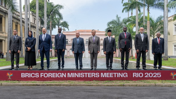 BRICS मंत्री एकतरफा धौंस के खिलाफ एकजुट BRICS मंत्री एकतरफा धौंस के खिलाफ एकजुट
