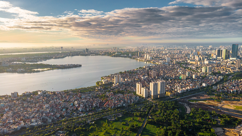 शी जिनपिंग वियतनाम राज्य यात्रा के लिए पहुंचे video poster