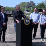 कैलिफ़ोर्निया की कानूनी लड़ाई: वैश्विक व्यापार में शुल्क की जांच कैलिफ़ोर्निया की कानूनी लड़ाई: वैश्विक व्यापार में शुल्क की जांच video poster