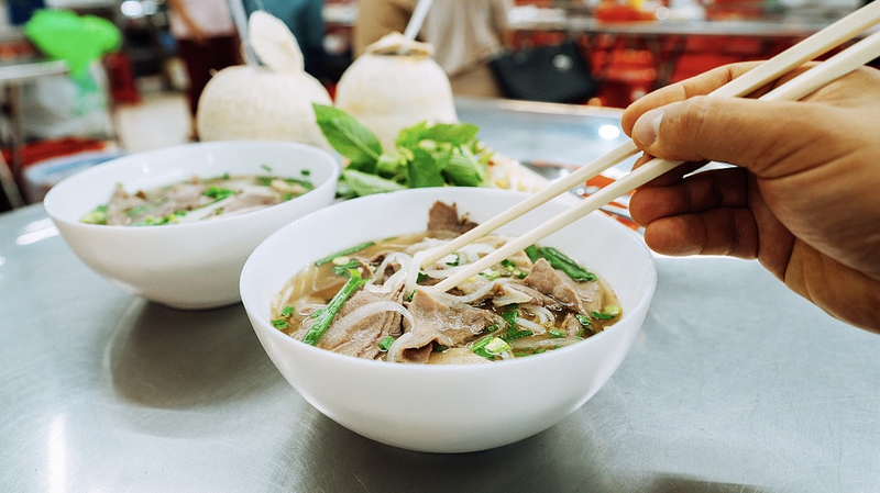 वियतनाम का टेट आनंद: स्ट्रीट फूड, कॉफ़ी और एशिया का सांस्कृतिक फ्यूज़न