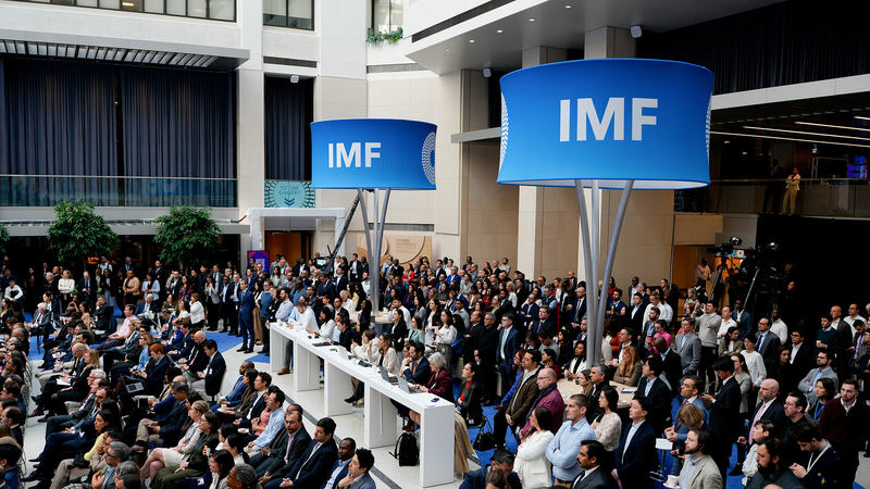 व्यापार तनाव के बीच IMF ने वैश्विक विकास पूर्वानुमान को घटाया