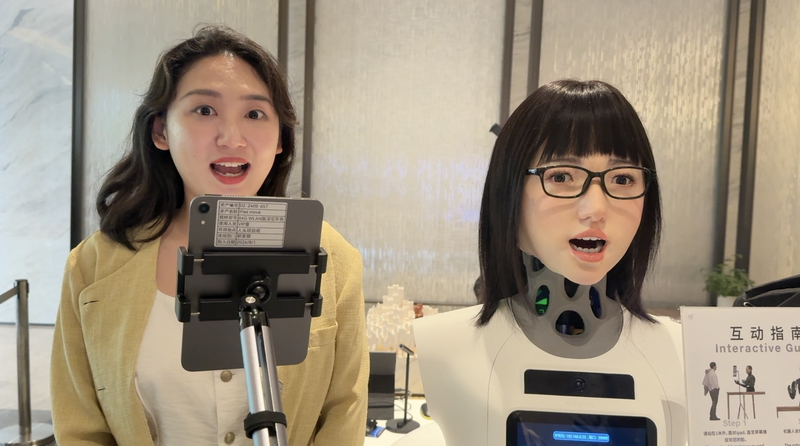 मानवाकृति रोबोट चीनी मुख्य भूमि में क्रांति ला रहे हैं video poster