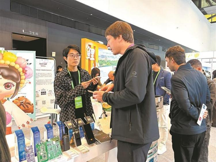 घरेलू चिप नवाचार क्वानझो के वॉकी-टॉकी उद्योग को बढ़ावा देता है