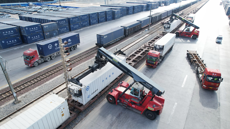 चीन-लाओस रेल माल ढुलाई 60 मिलियन टन से अधिक video poster