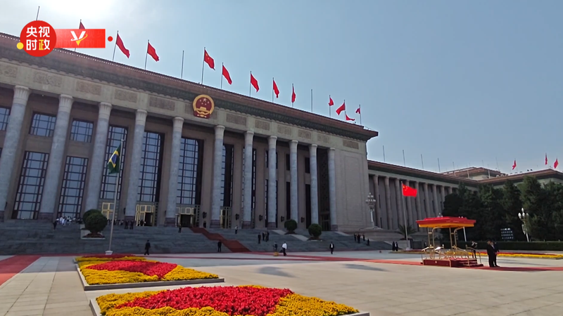 शी जिनपिंग ने ब्राज़ीलियाई नेता का गर्म जोशी से बीजिंग समारोह में स्वागत किया