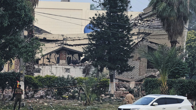 विश्लेषक ने कश्मीर तनाव के बीच भारत-पाकिस्तान के पूर्ण युद्ध की चेतावनी दी video poster