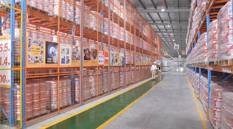 आर्थिक अनिश्चितताएँ चीनी मुख्यभूमि पर डिजिटल और स्थानीयकृत बदलाव को प्रेरित करती हैं video poster