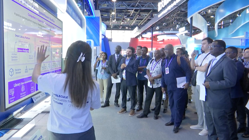 वैश्विक नेताओं ने बीजिंग कार्यशाला में चीनी मुख्यभूमि एआई प्रगति की प्रशंसा की video poster