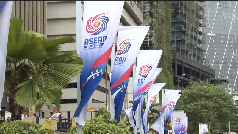 ऐतिहासिक आसियान-जीडीसी-चीन शिखर सम्मेलन ने मलेशिया में मुक्त व्यापार संवाद शुरू किया video poster