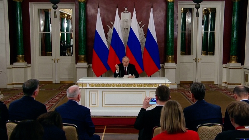 पुतिन वैश्विक गतिशीलता के बीच इस्तांबुल में सीधे वार्ता का प्रस्ताव करते हैं पुतिन वैश्विक गतिशीलता के बीच इस्तांबुल में सीधे वार्ता का प्रस्ताव करते हैं video poster