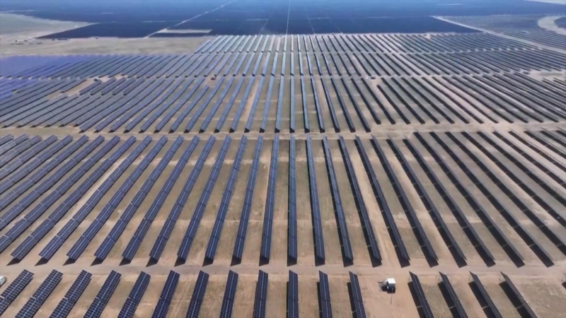 चीन की नवीकरणीय छलांग: सौर, पवन और सह-उत्पादन नवाचार