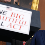 वैश्विक बाज़ार में बदलाव के बीच अमेरिकी कर विधेयक ऋण की चिंताओं को बढ़ाता है