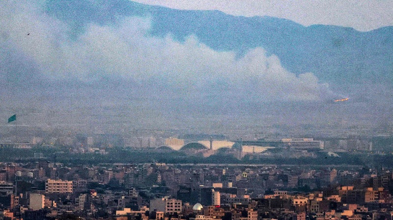 ईरान परमाणु वार्ता पर तनाव के बीच संकोच में ईरान परमाणु वार्ता पर तनाव के बीच संकोच में