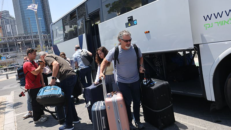 तेहरान हवाई हमले बढ़ते मध्य पूर्व संघर्ष में तनाव को बढ़ाते हैं video poster