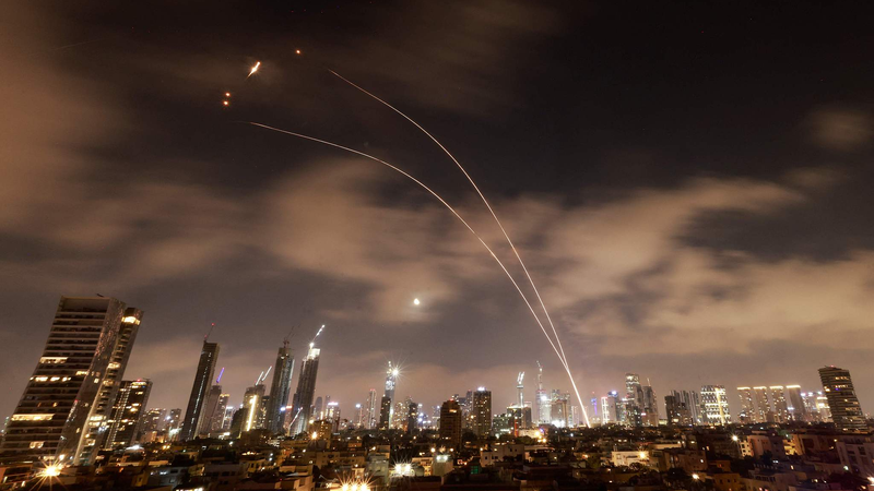 ईरान ने इजरायली हवाई हमलों के बीच सख्त अमेरिकी प्रतिक्रिया की चेतावनी दी