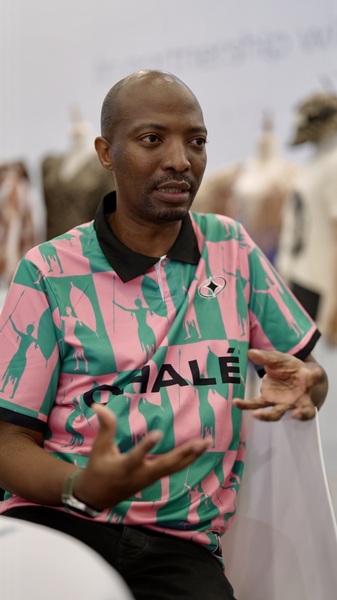 थुला सिंडी सांस्कृतिक परंपराओं को जोड़ते हैं: फैशन में चीन-अफ्रीका समन्वय video poster