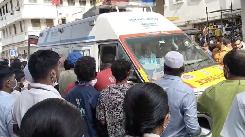 अहमदाबाद में दुखद एयर इंडिया दुर्घटना में 247 लोगों की मृत्यु अहमदाबाद में दुखद एयर इंडिया दुर्घटना में 247 लोगों की मृत्यु video poster