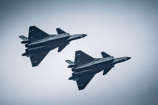 चीनी मुख्यभूमि बड़े परेड में नई लड़ाकू क्षमताओं का प्रदर्शन करती है