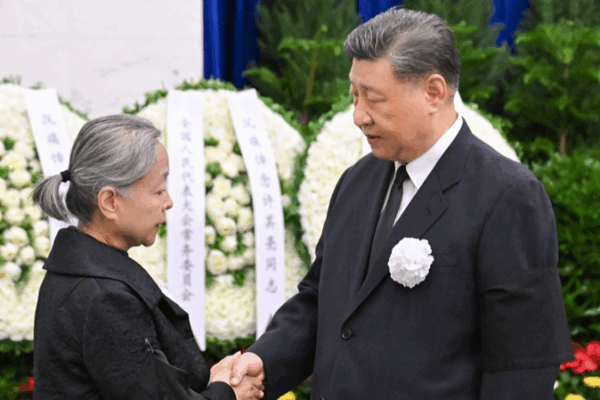 पूर्व सैन्य नेता Xu Qiliang का अंतिम संस्कार सम्मान पूर्व सैन्य नेता Xu Qiliang का अंतिम संस्कार सम्मान