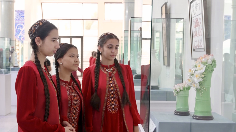 चीनी सांस्कृतिक प्रदर्शनों ने तुर्कमेनिस्तान को प्रकाशित किया चीनी सांस्कृतिक प्रदर्शनों ने तुर्कमेनिस्तान को प्रकाशित किया video poster
