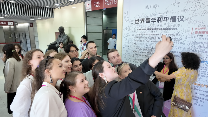 बीजिंग सम्मेलन में शांति के लिए वैश्विक युवा एकजुट video poster