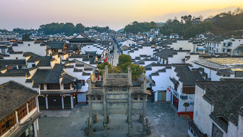 नई दिशा में आगे बढ़ते हुए: हुई व्यापारी और अनहुई नवाचार