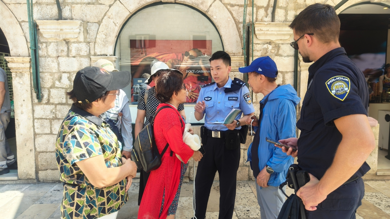 क्रोएशिया में चीनी पुलिस ने पर्यटकों की सुरक्षा को बढ़ाया क्रोएशिया में चीनी पुलिस ने पर्यटकों की सुरक्षा को बढ़ाया