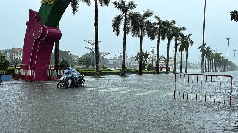 टाइफून विपा ने मध्य वियतनाम में गंभीर बाढ़ को उजागर किया टाइफून विपा ने मध्य वियतनाम में गंभीर बाढ़ को उजागर किया