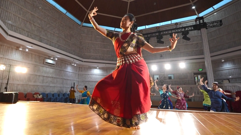 भारतीय शास्त्रीय नृत्य के माध्यम से संस्कृतियों को जोड़ना भारतीय शास्त्रीय नृत्य के माध्यम से संस्कृतियों को जोड़ना video poster